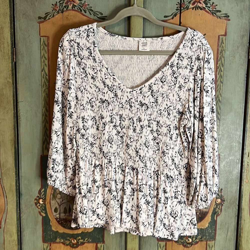 Good Hart by Matilda Jane Smocked Women’s floral top M